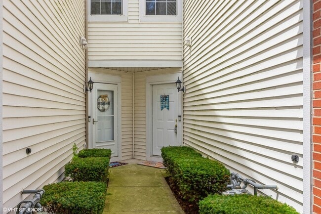 Building Photo - 24226 Walnut Cir