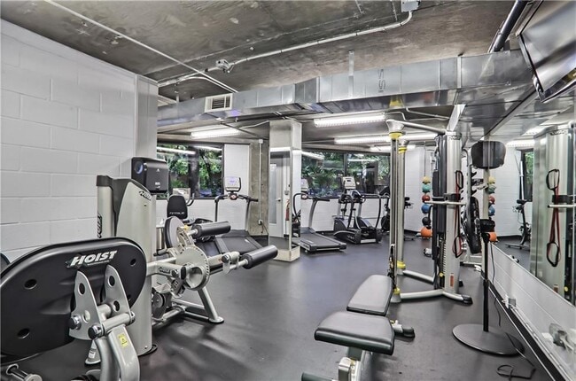 Building Photo - 3235 Roswell Rd NE