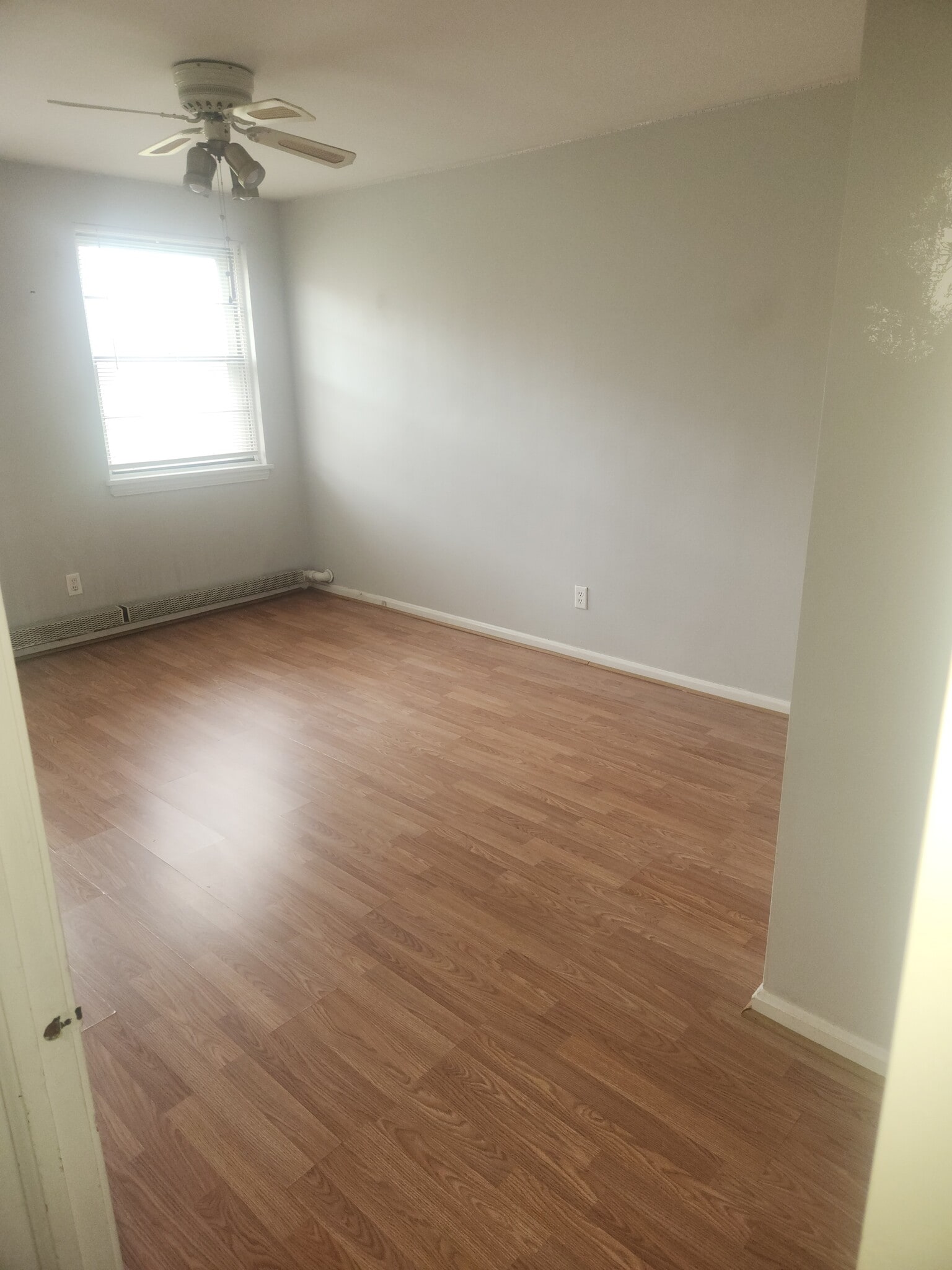 2nd bedroom - 13765 Cedar Rd