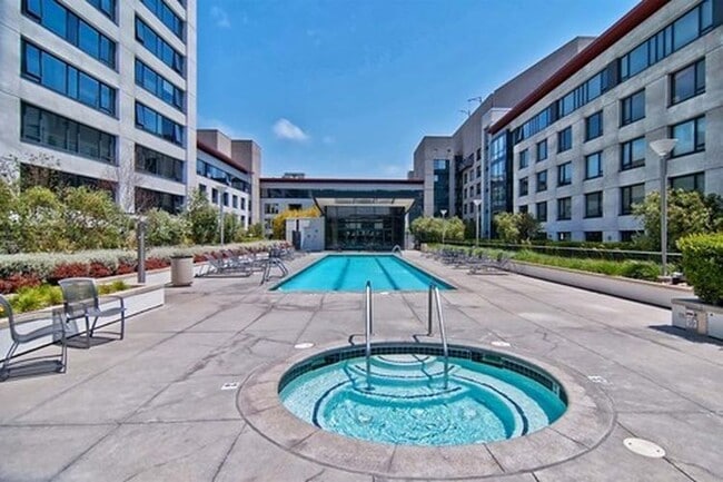 Building Photo - South Beach - 1 BR, 1BA Condo 814 Sq. Ft. ...