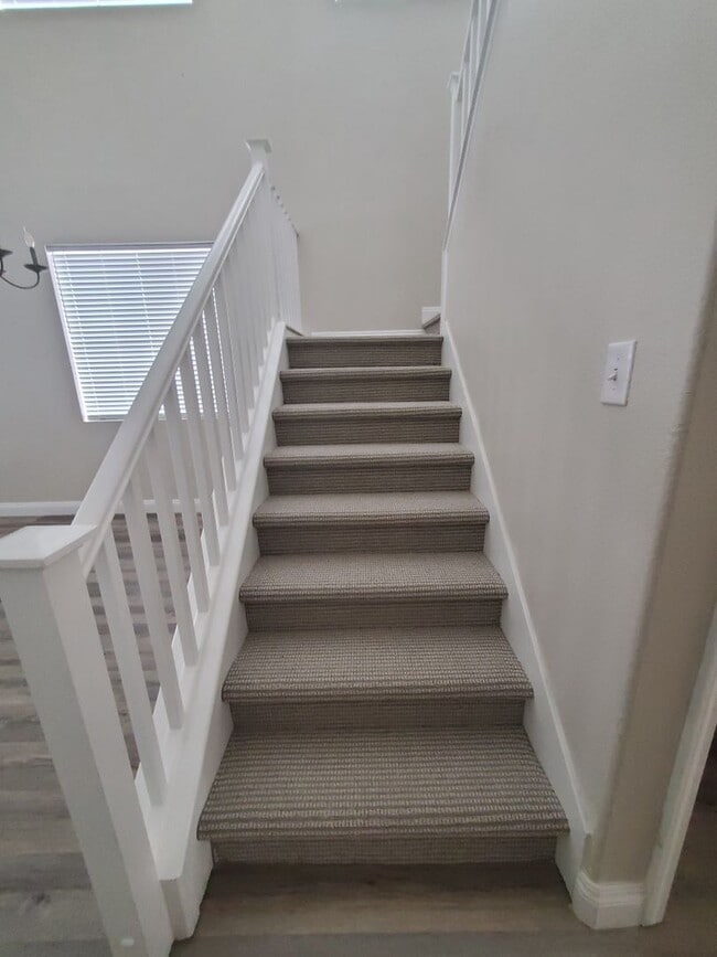 Building Photo - 4 Bedroom home in Elk Grove