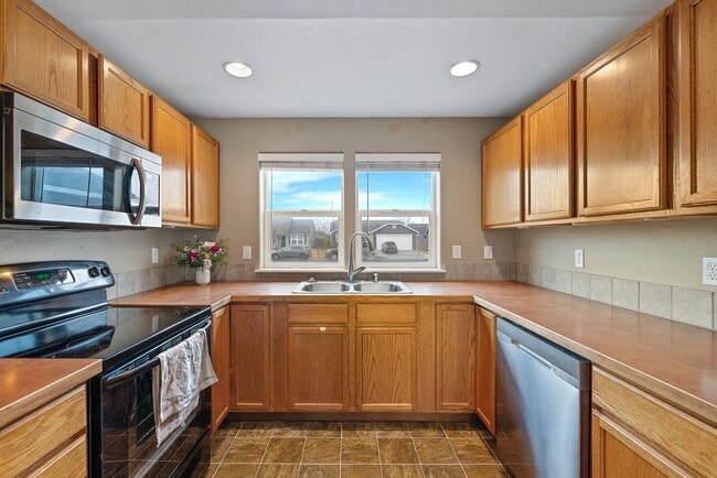 Building Photo - 12530 W 2nd Ave