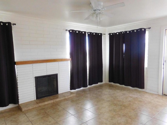 Building Photo - 154 E Papago Way