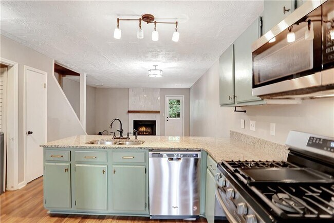 Building Photo - 1579 Springleaf Point SE