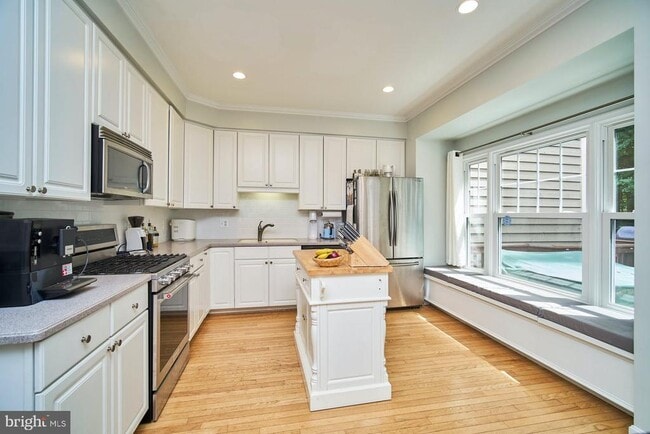 Building Photo - 1230 Weatherstone Ct