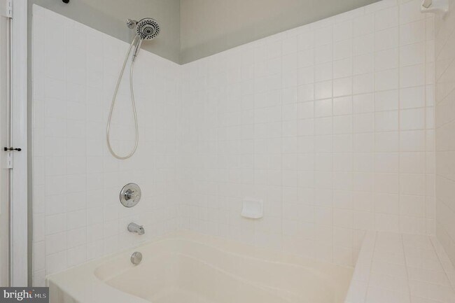 Building Photo - 557 Rhapsody Ct