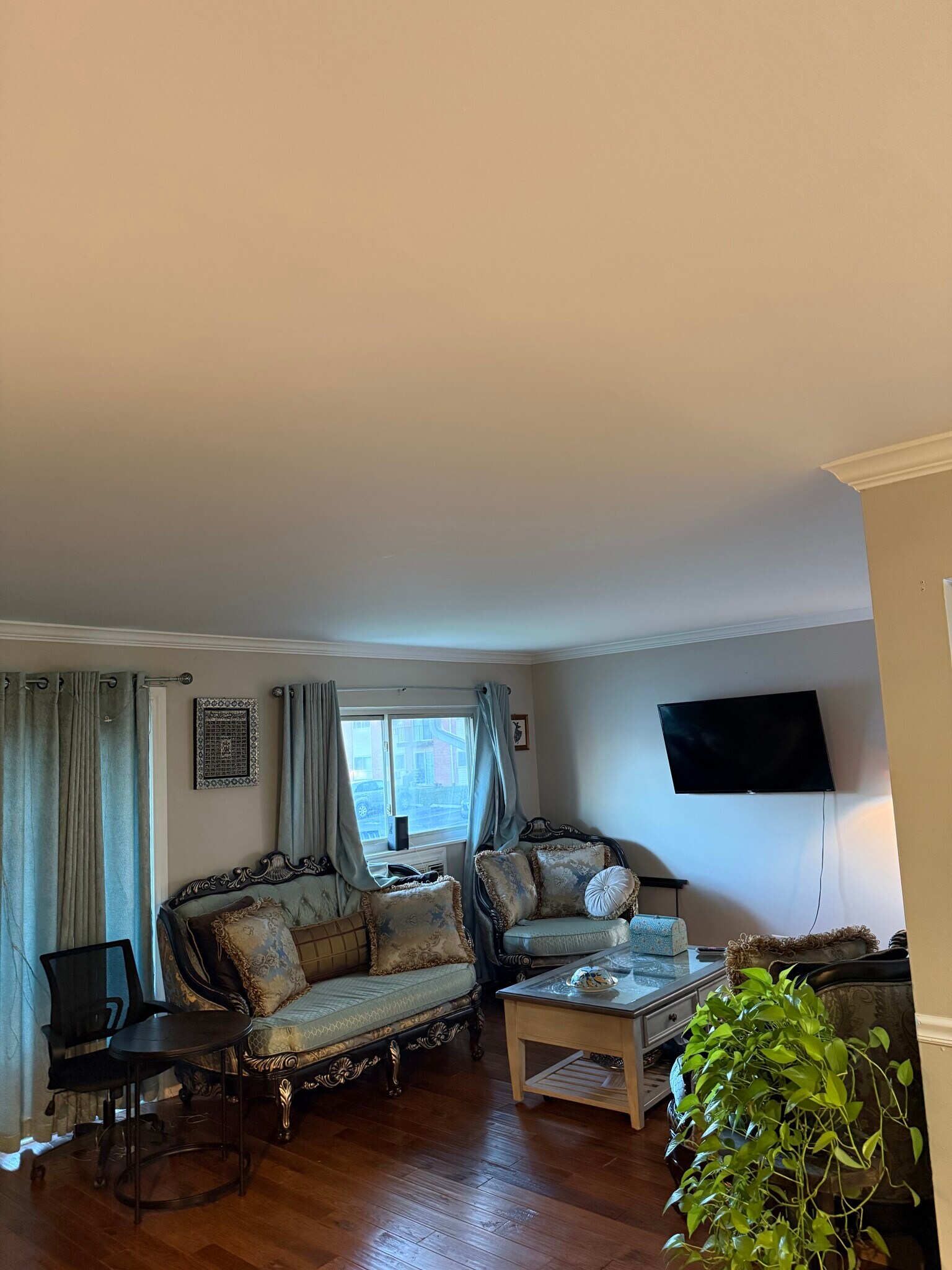 Building Photo - 685 E Fullerton Ave