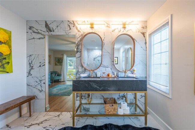 Building Photo - 5005 Canterbury Dr