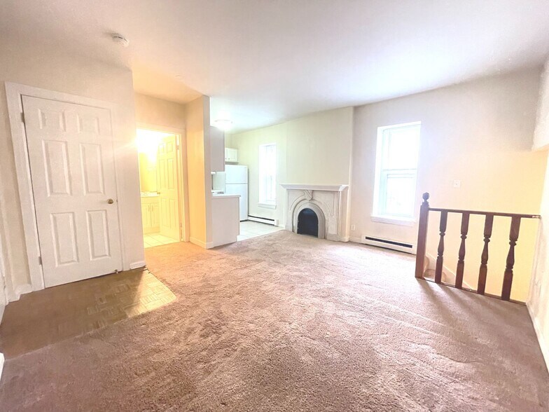 Interior Photo - 1227 N Cass St