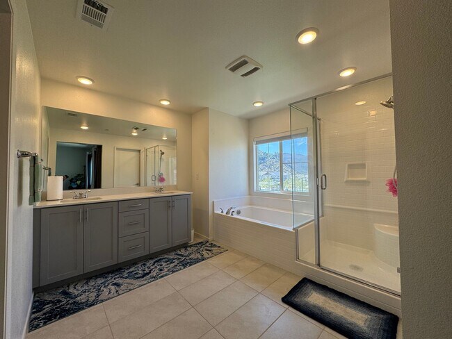 Building Photo - Gorgeous Citro Townhome for Rent