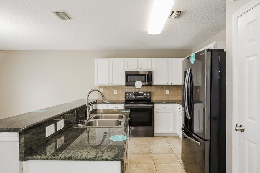 Building Photo - 7109 Beekman Lake Dr