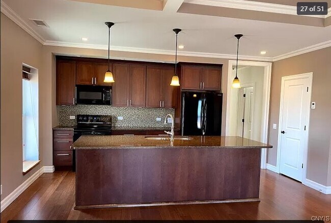 Building Photo - 517 Riverside Dr