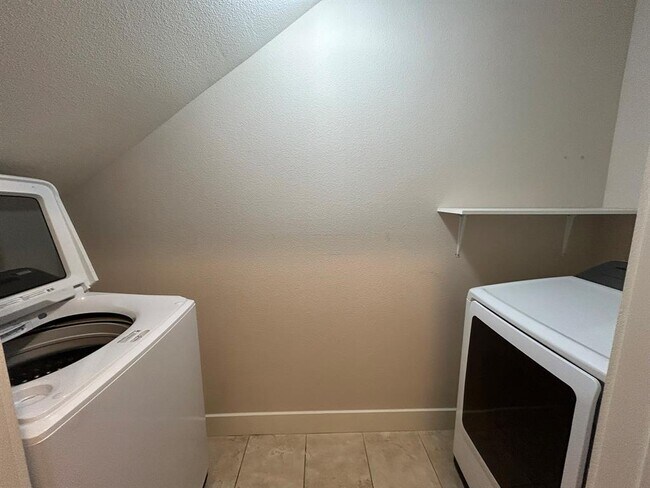 Building Photo - 2520 Bluebonnet Ln