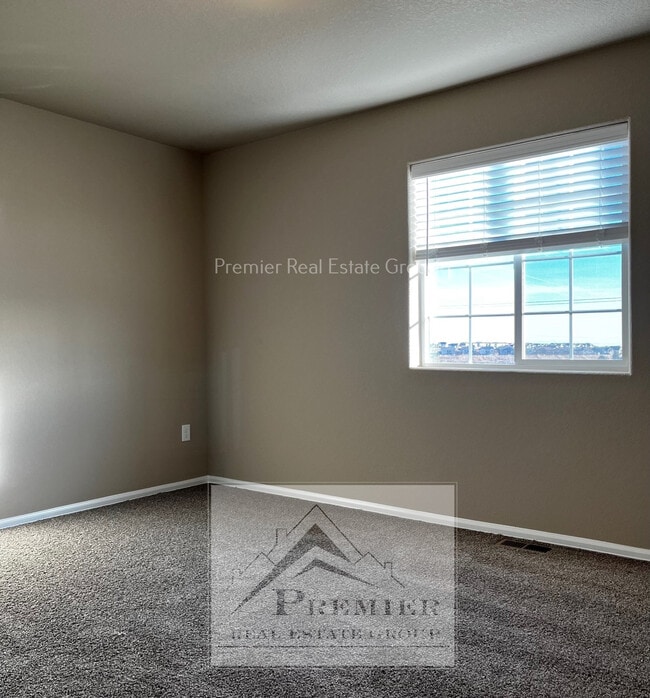 Building Photo - 7773 Sand Lake Heights