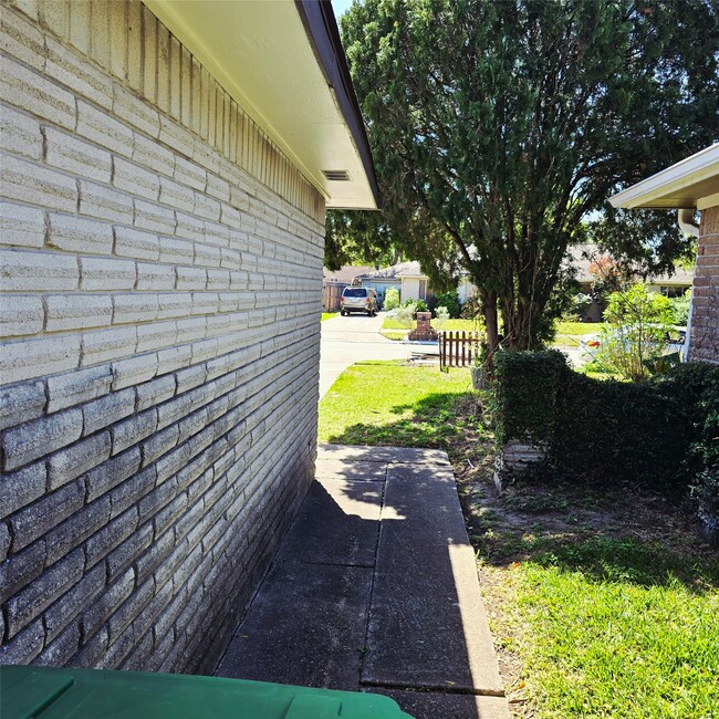 Building Photo - 11306 Montverde Ln