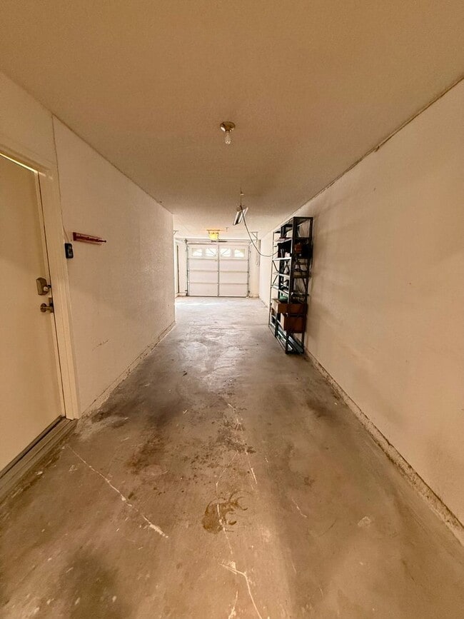 Building Photo - Updated 3-Bedroom Tri-Level Condo w/Bonus Room, Laundry & Garage in Prime Chatsworth!