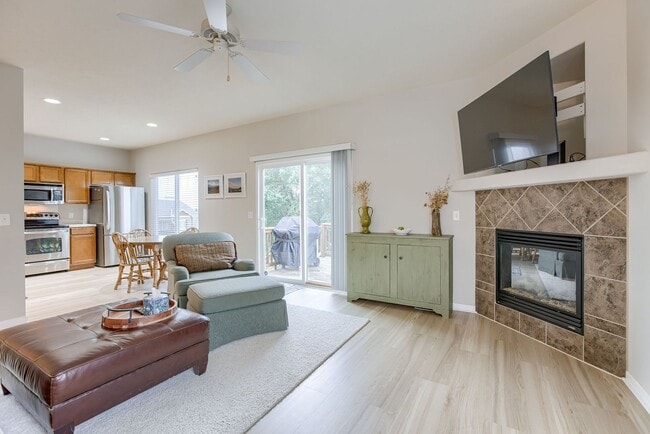 Building Photo - Short Term Furnished 3 Bedroom Townhome!!