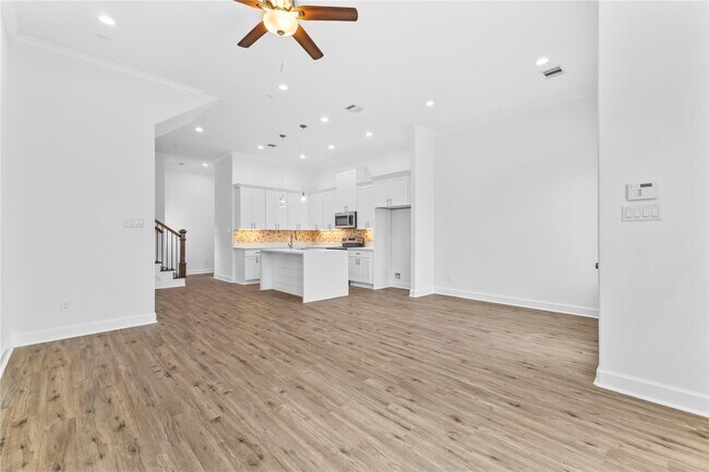 Building Photo - 7805 Farnsworth St
