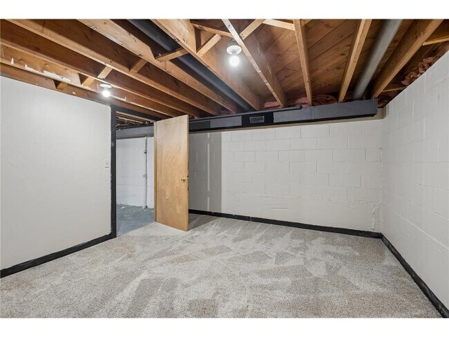 Building Photo - 5542 S 28th Ave