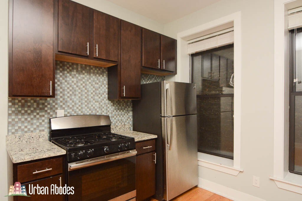 Building Photo - 622 W Oakdale Ave