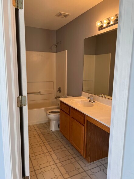 Building Photo - 16630 W Natoma Dr