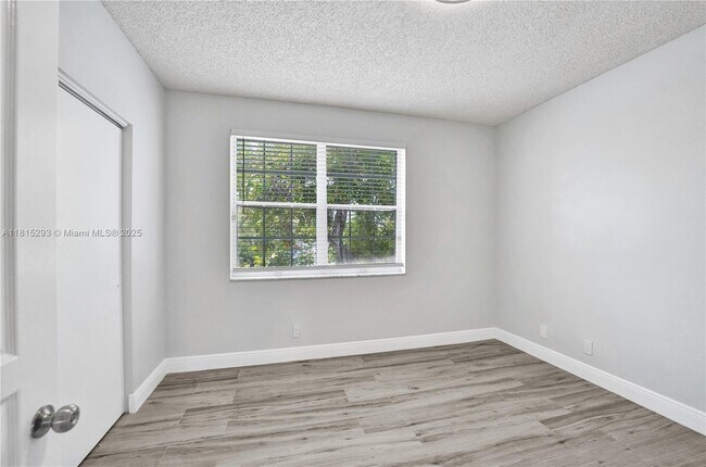 Building Photo - 16607 Hemingway Dr