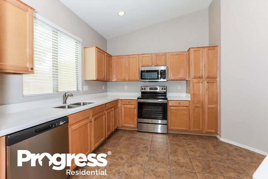 Building Photo - 4101 S Vineyard Ave