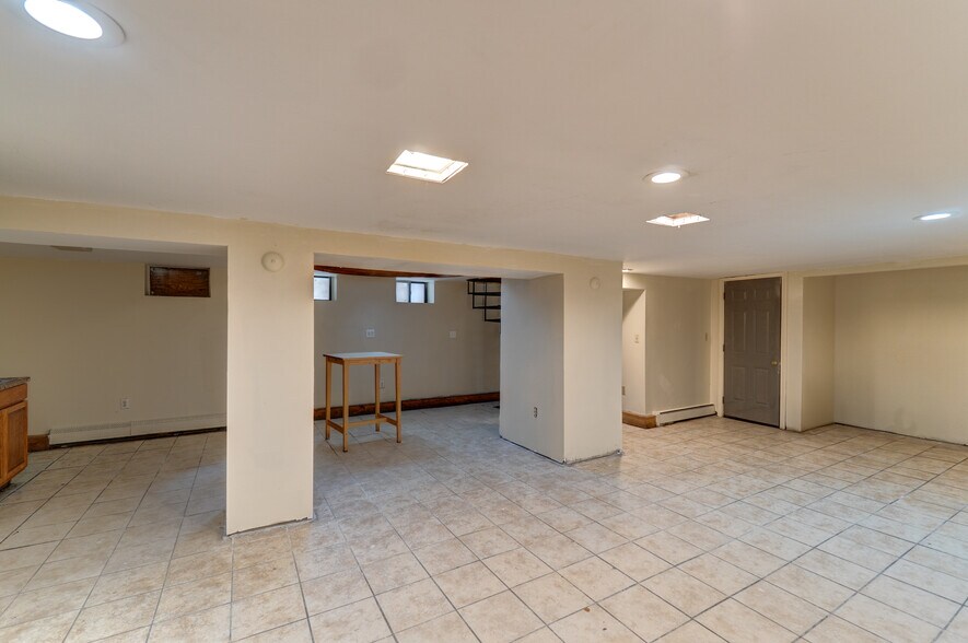 Building Photo - 26 Lynwood Pl