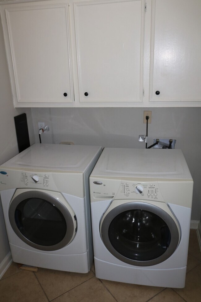 Building Photo - 6223 Autumn Forest Dr