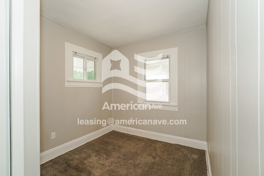 Building Photo - 5302 Kohout St