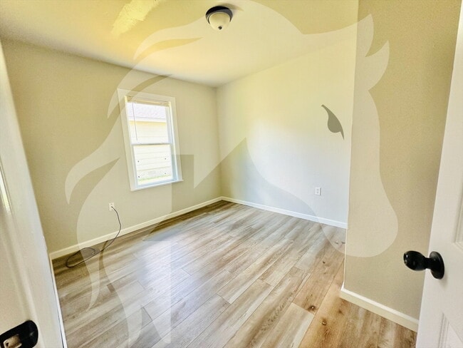 Building Photo - "Charming 2-Bedroom Home in Woodward – You...