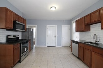 Building Photo - 273 Lloyd St