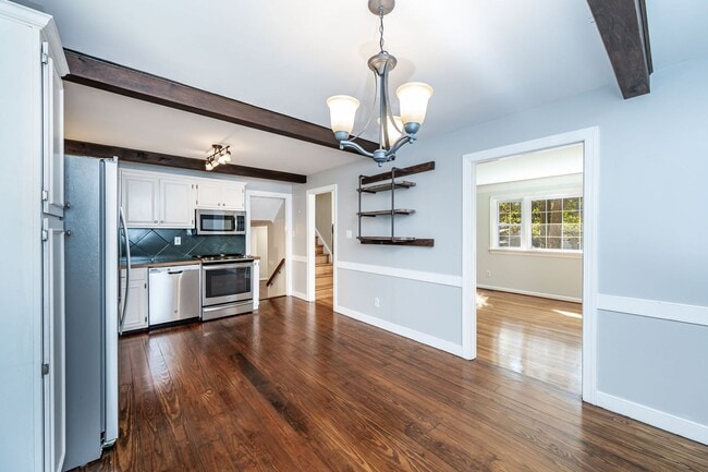 Building Photo - Generously Sized Midlothian Home Move In R...