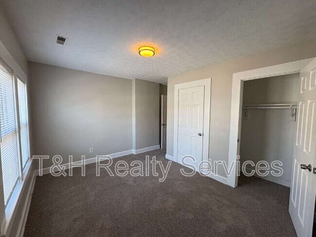 Building Photo - 2925 N Delaware St