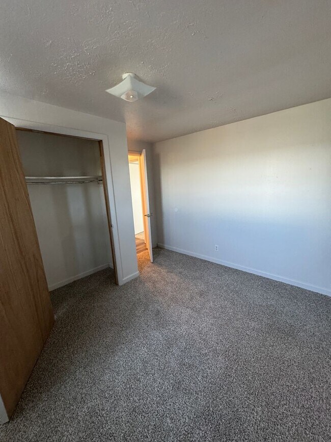 Building Photo - 2192 E Hwy 33