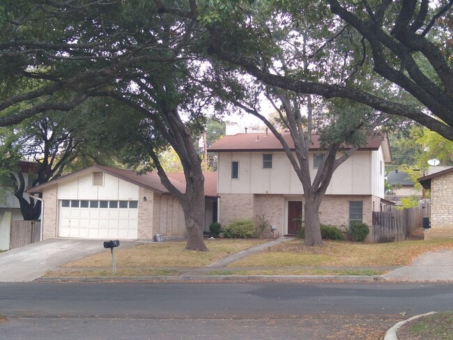 Building Photo - Leon Valley~ 3 bedroom~ Freshly Painted In...