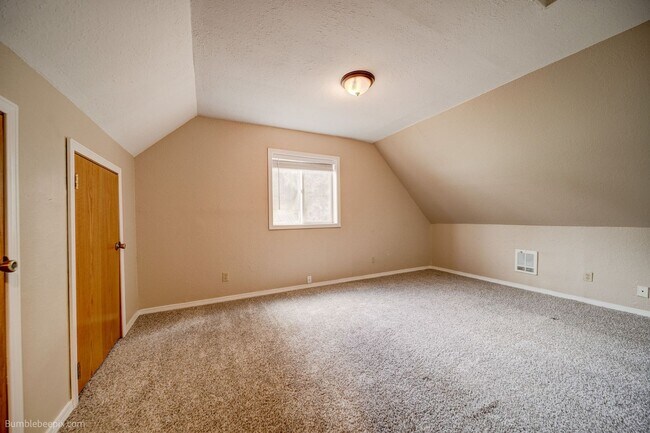 Building Photo - 104 N Colville Rd