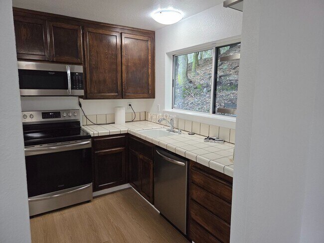 Building Photo - Incredible El Cerrito Hills Townhome