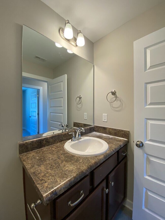 Building Photo - Gorgeous Home for Rent in Talladega, AL! A...