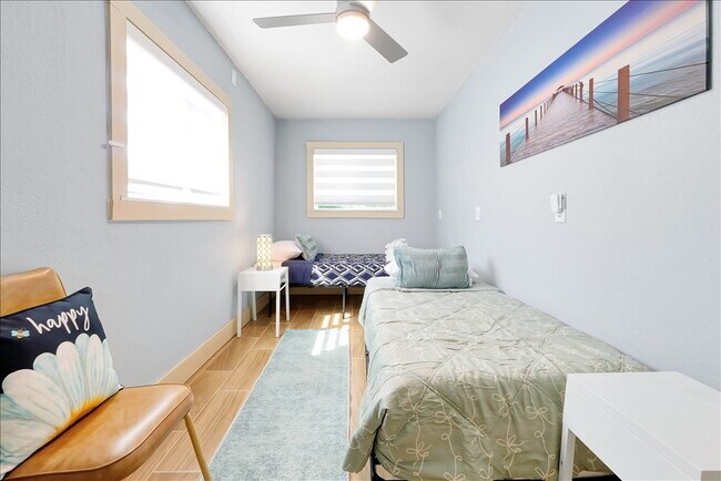 Building Photo - ALL UTILITIES INCLUDED & Fully Furnished! Sleek 2BR/2BA Townhome in Haines City