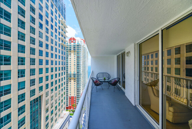 Building Photo - 1200 Brickell Bay Dr