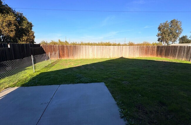 Building Photo - 2 WEEKS FREE RENT March Special - Roomy 4-bedroom house in Waterford