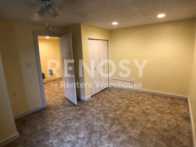 Building Photo - Available July 1st - 1 Bed/1 Bath Triplex in Prior Lake