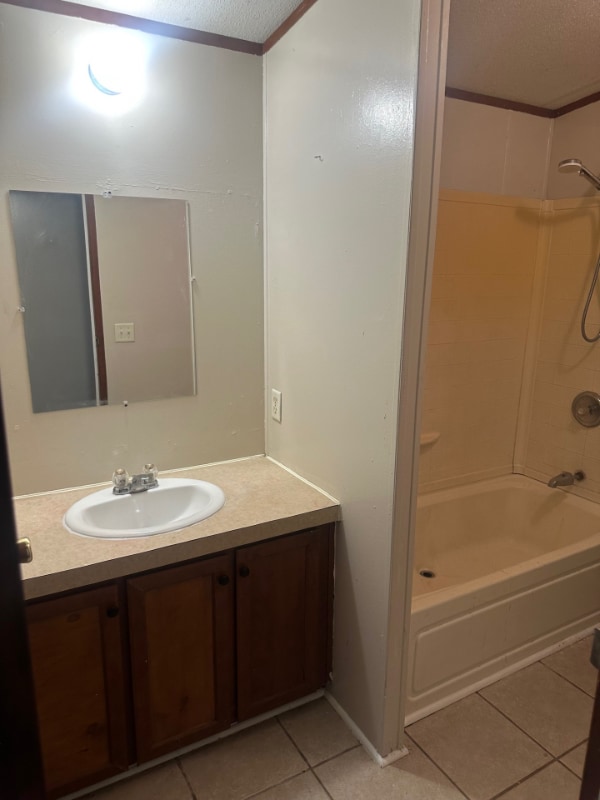 Building Photo - 412 Greenfield Dr