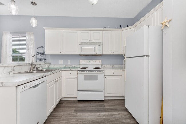 Building Photo - Cross Gate Villas - Perfect Location
