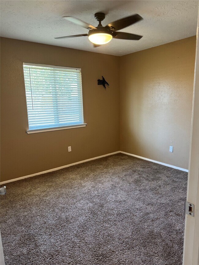 Building Photo - 333 Forest Hills Dr