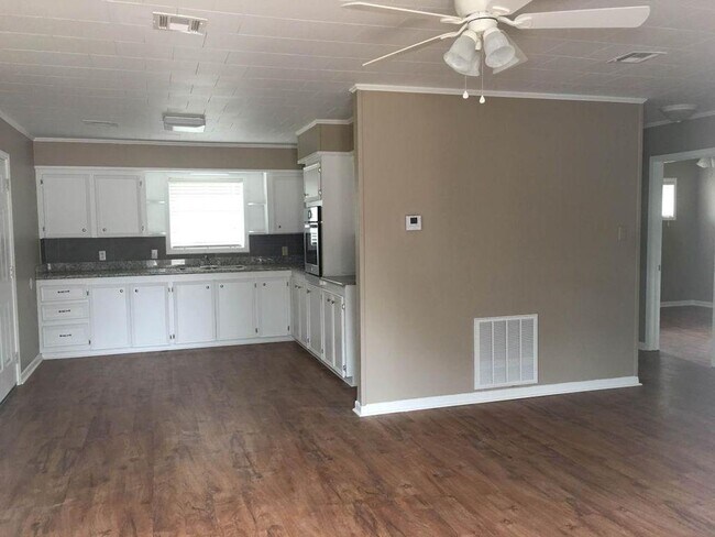 Building Photo - 1128 Grand Caillou Rd