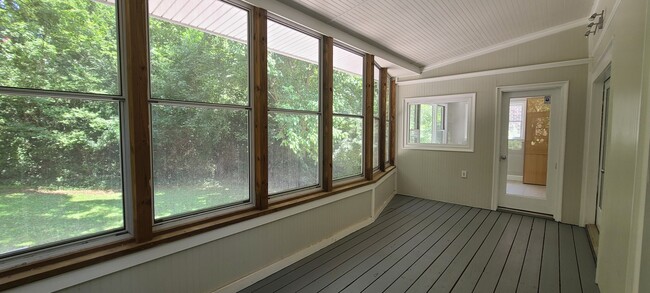 Building Photo - 3 bed 1.5 bath Ranch home in great Atlanta...