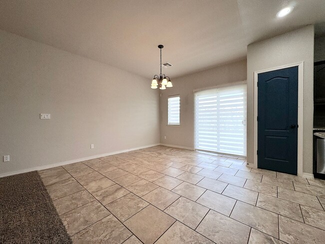 Building Photo - West El Paso 4 bed Refrig A/C