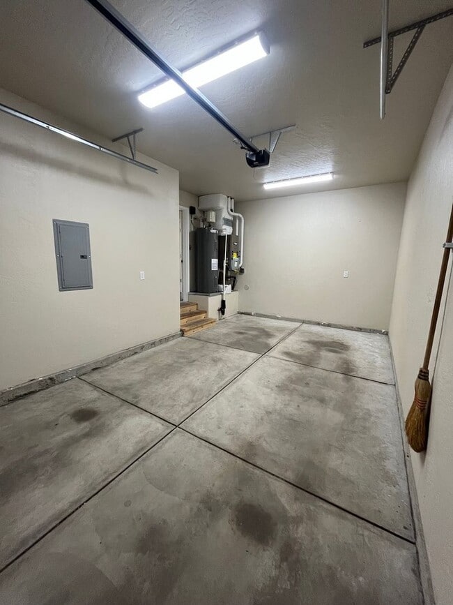 Building Photo - 3-Bed Home with Garage & Fenced Yard in Pr...